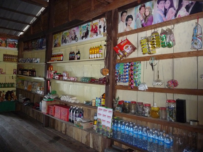 Koh Rong Samloem - Shop und Wohnzimmer