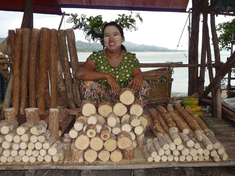 Pyay - auf dem Markt - Tanaka-Holz