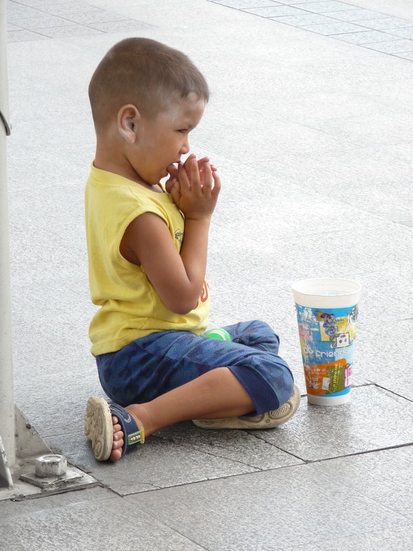 Bangkok - Kind beim betteln