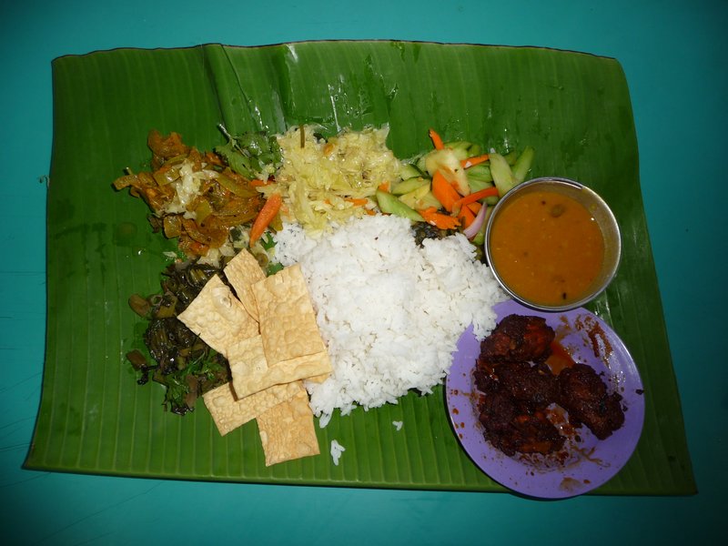 Tanah Rata - indisches Essen auf einem Bananenblatt