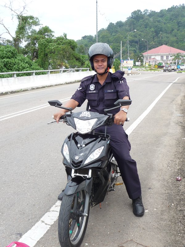 Kuala Lipis - netter Polizist