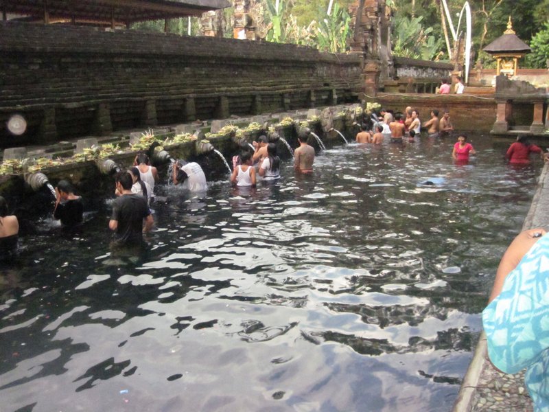 Devotees cleansing themselves