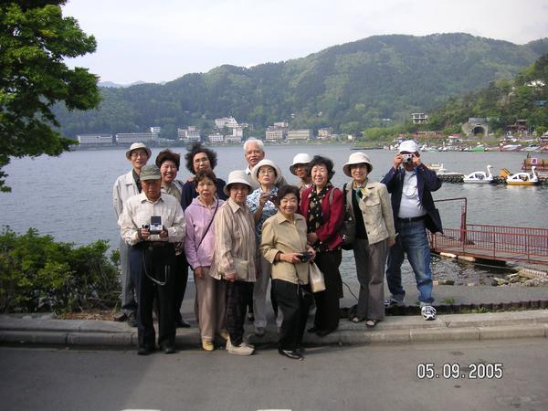 group photo at Lake Kawaguchi