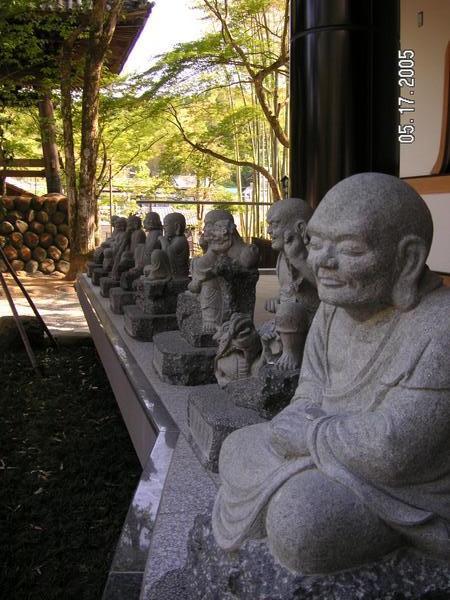 Sitting statues outside main temple in Shuzen-ji