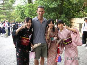 Me with girls in traditional Japanesse clothing