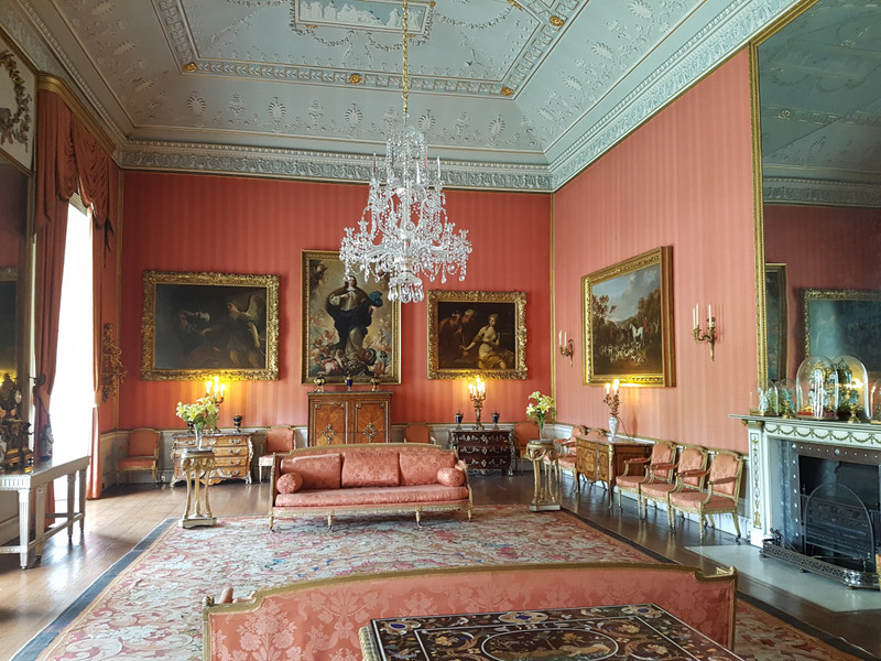The red dining room 