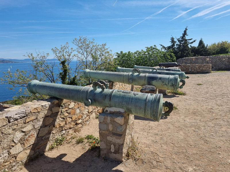 Cannons on the terraces 
