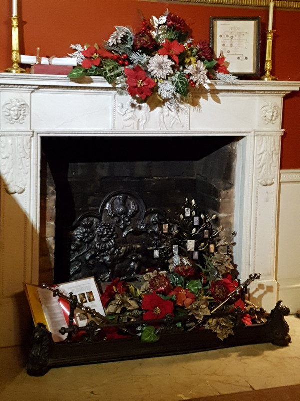 All the fireplaces were decorated in each room 