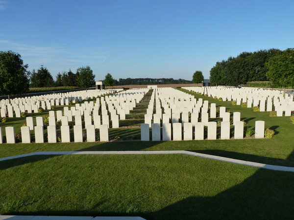 Seraucourt War Cemetery 