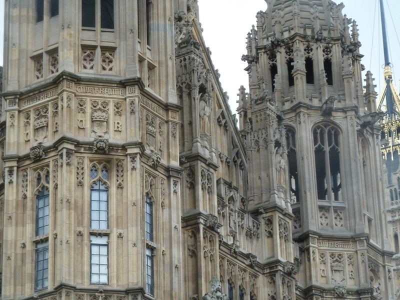 Facade of the palace of Westminster 