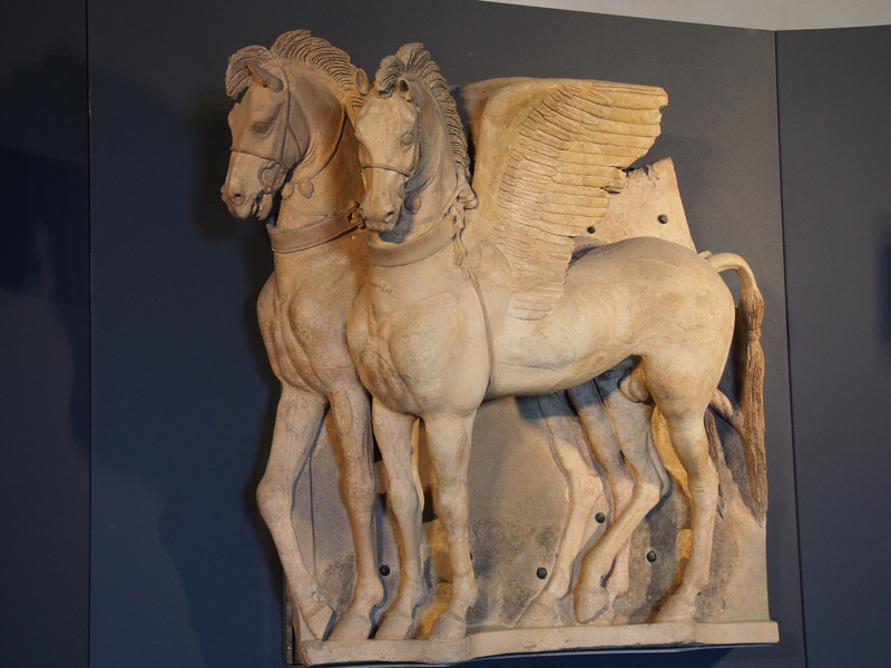 Etruscan sculpture 