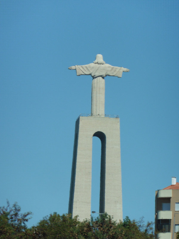 that iconic statue overlooking Lisboa 