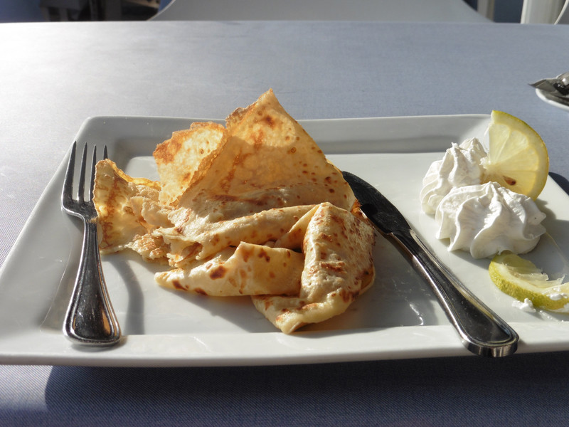 Crepes with cream and lemon 