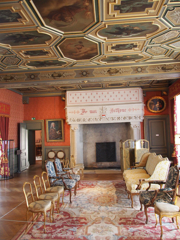 Furniture inside the castle 