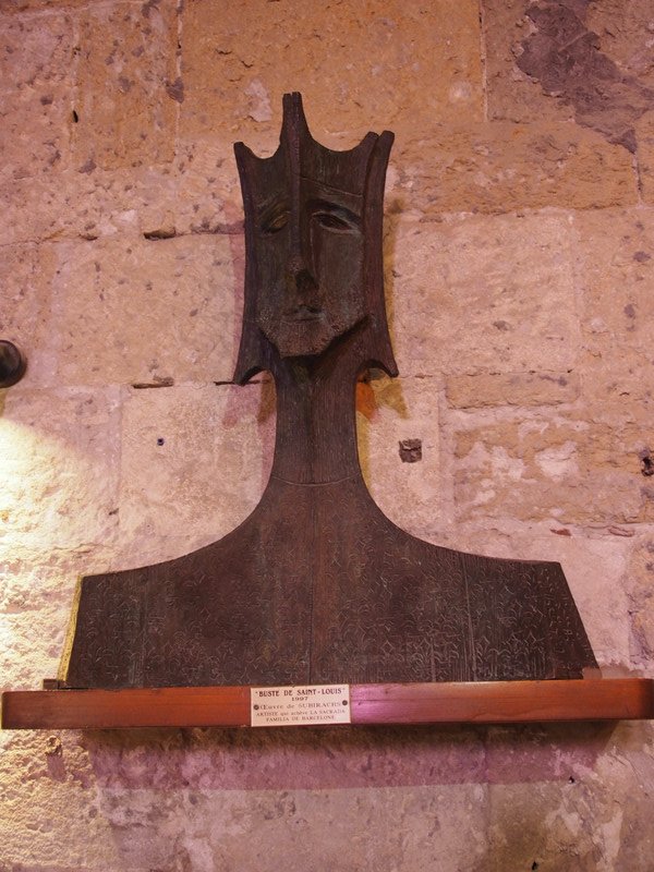 Modern carving of King Louise who sent out a crusade 