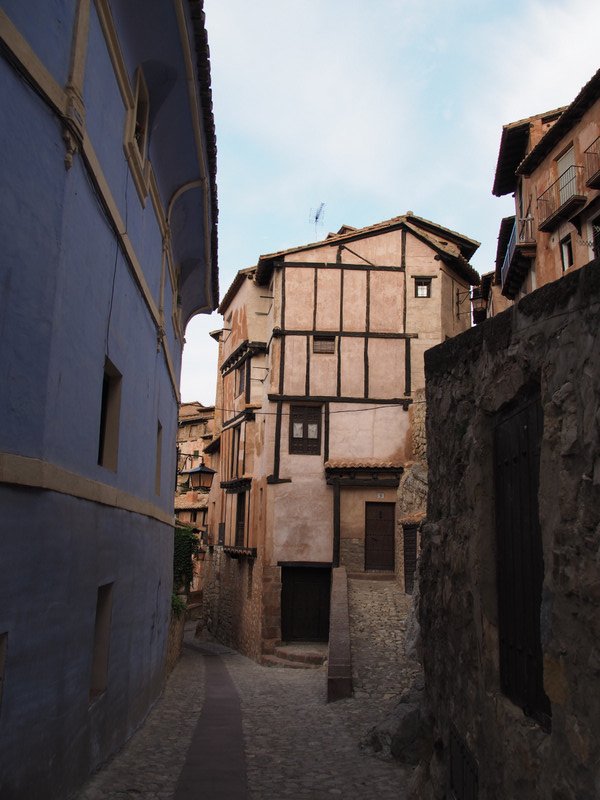 the narrow streets of Alburracin