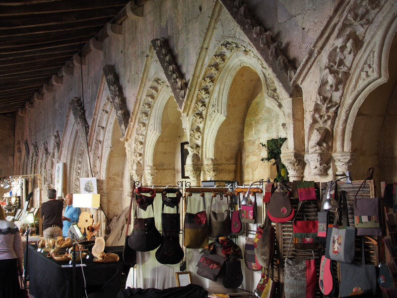The cloisters and the market 