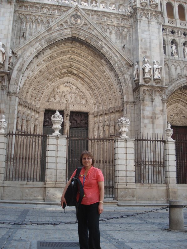 DSC00499 Rebecca at the door to the Cathedral