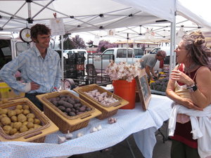 Farmer's Market: Tom & Hanna