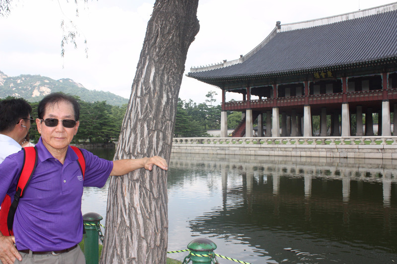 Halahbujee hanging near Hyangwonjeong Pond