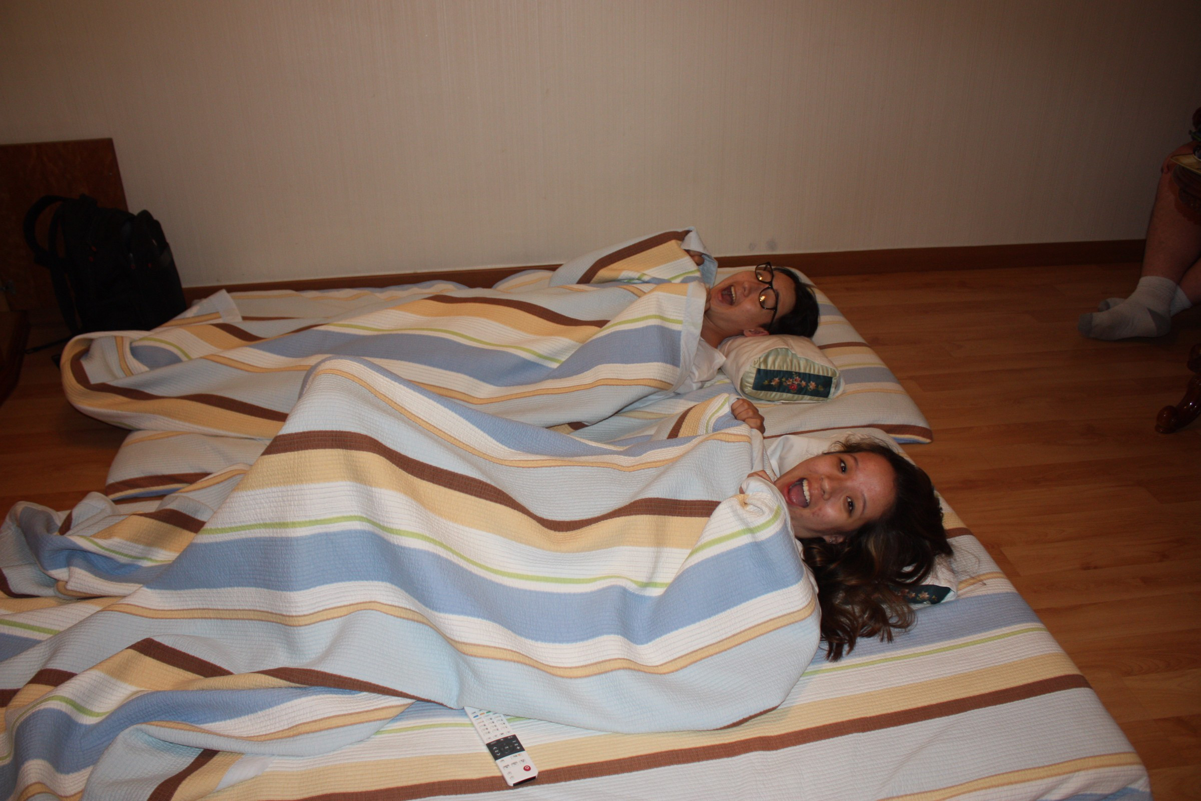 Japanese Sleeping On The Floor at Antonio Fore blog - Do The Japanese Sleep On The Floor
