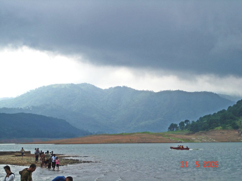 Cloudy intervention in serenity at Umian Lake, Shillong, Meghalaya (3)