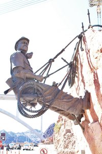 Sculpture dedicated to the workman