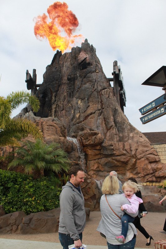 Scary volcano at the rain forest cafe