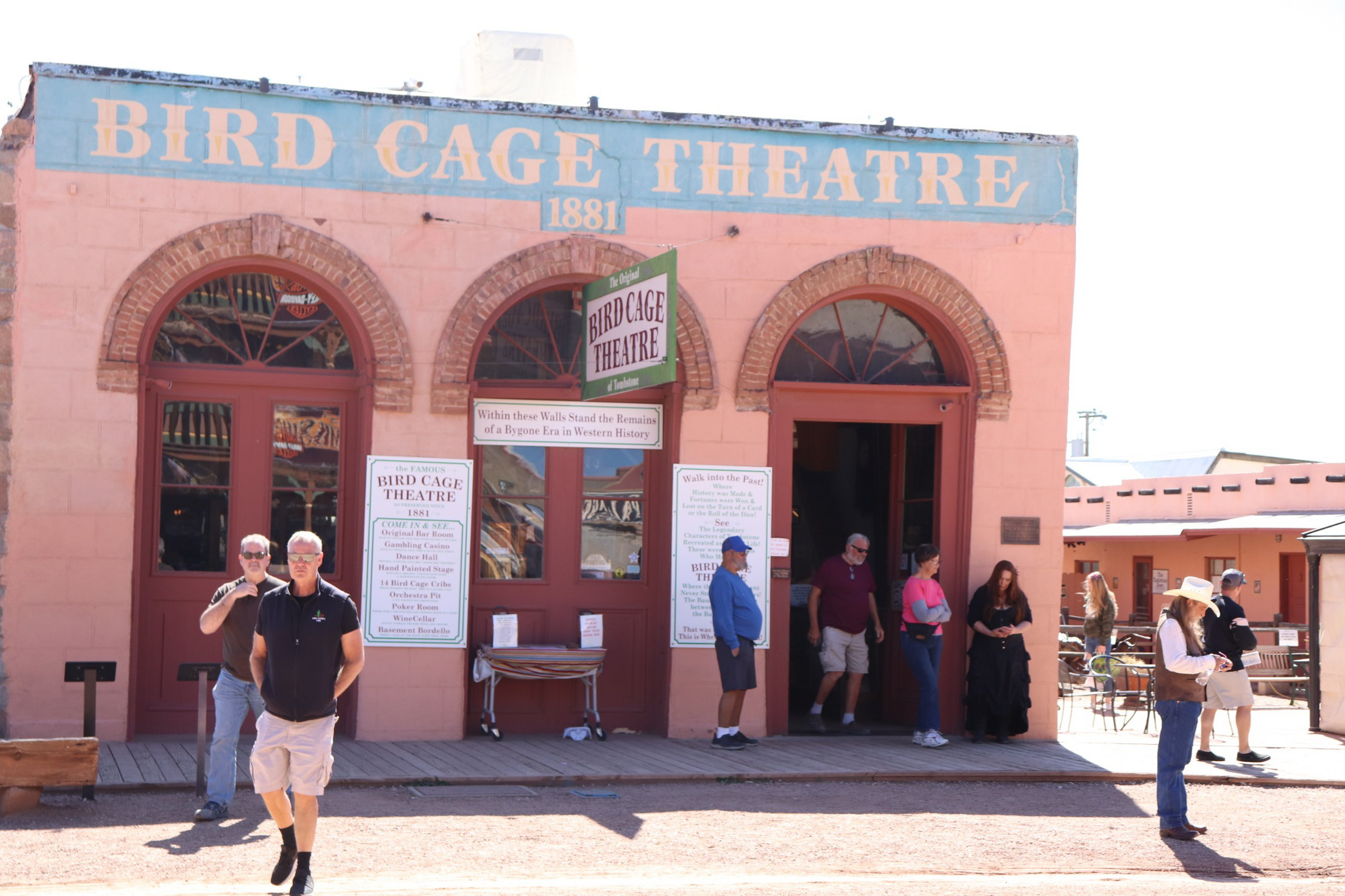 the bird cage saloon | Photo