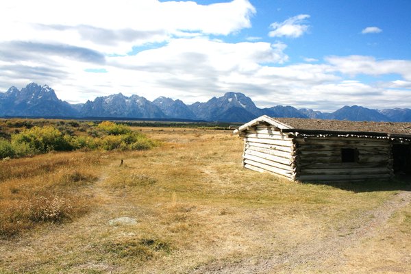 homesteaders cabin