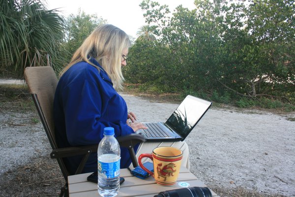 Dee working on vacation