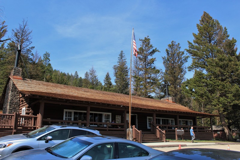 Roosevelt Lodge outside