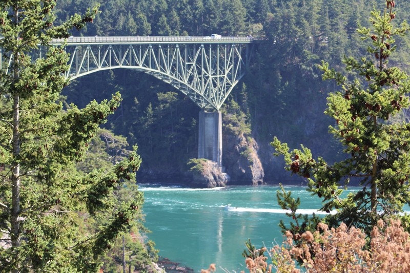 tide pouring in through Deception Pass