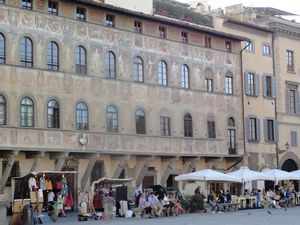 People...vendors...buildings in Florence