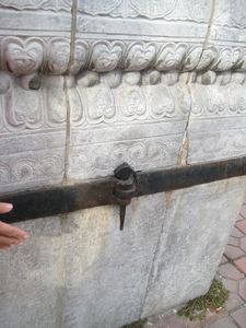 Simple lock holding huge bricks together