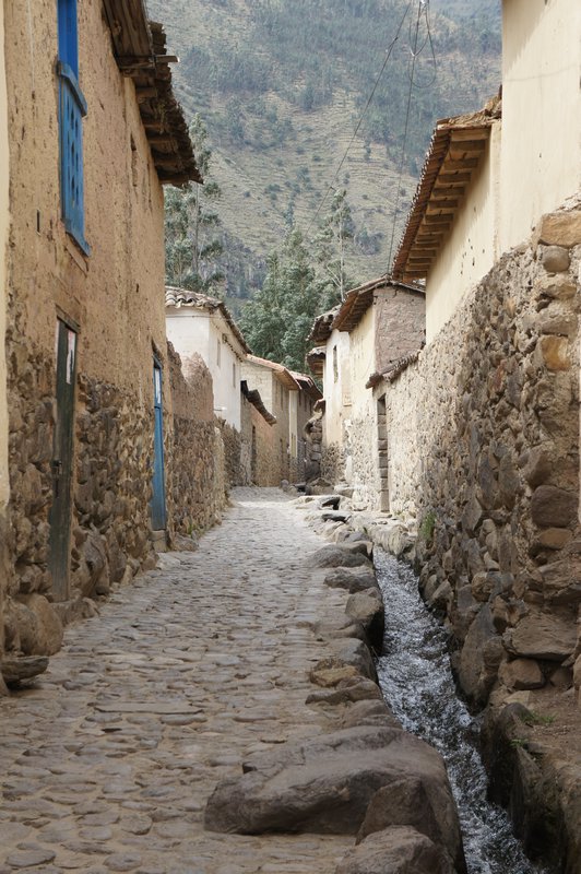 The narrow streets of Ollantaytambo