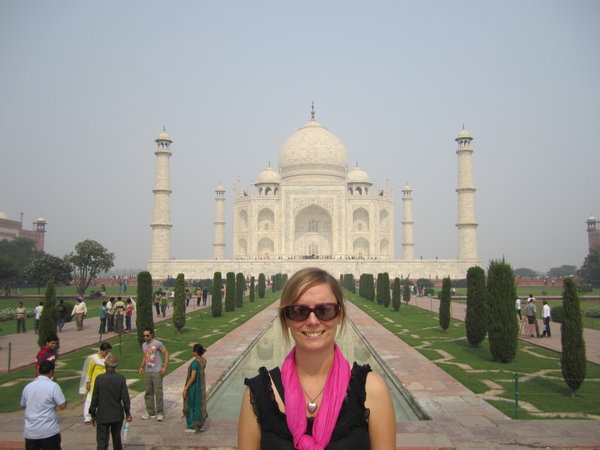 Kate in front of Taj Mahal