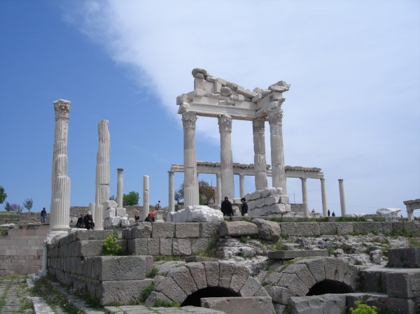 More ruins in Akropol