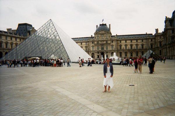 Hannah - The Louvre