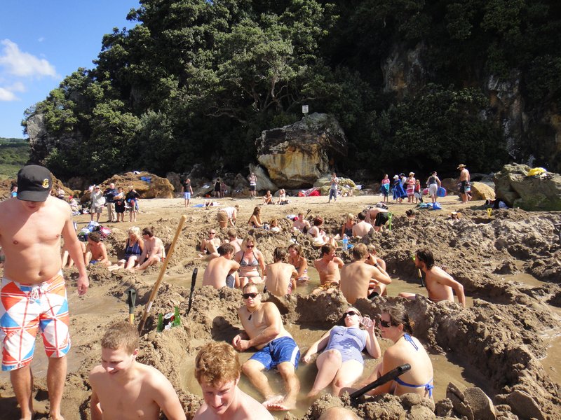 A crowded Hot Water Beach