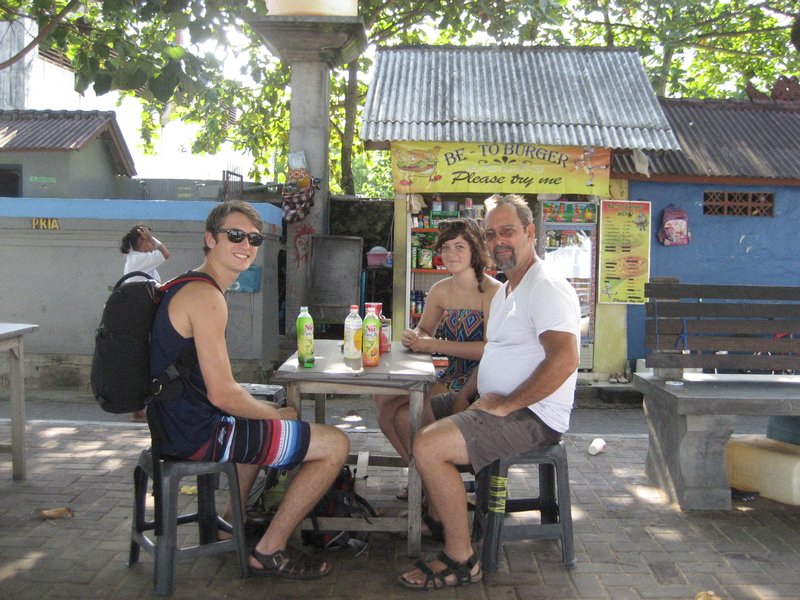 Hanging out in Sanur before our volunteer work