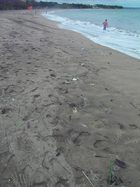 The rubbish on Kuta Beach