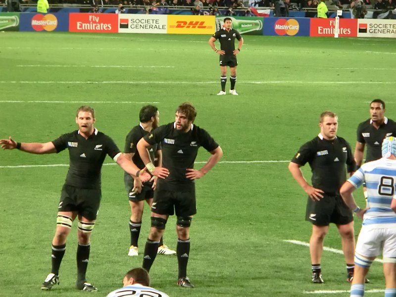 The forwards prepare for a lineout