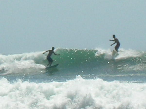 Randall surfing Maderas