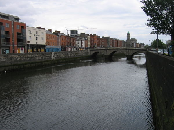 Looking Up the Liffey