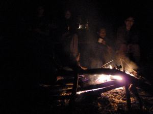 love having a nice fire with friends/we houden van een vuurtje aansteken met vrienden
