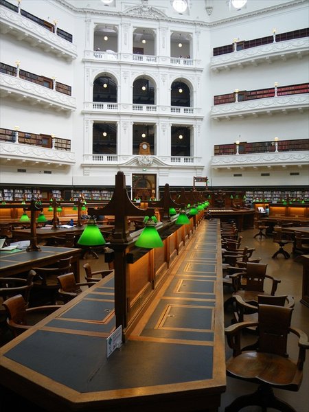 the biggest library of Australia/de grootste bib van Australie