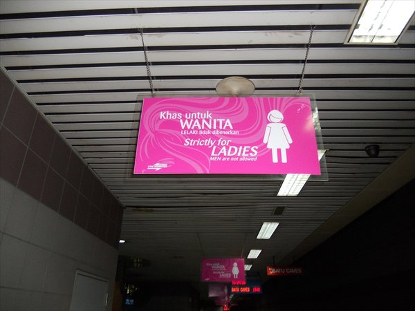 Train for ladies only/trein alleen voor vrouwen