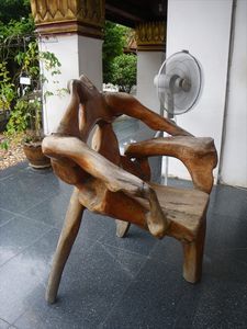 Monks making chairs/Monniken maken stoelen