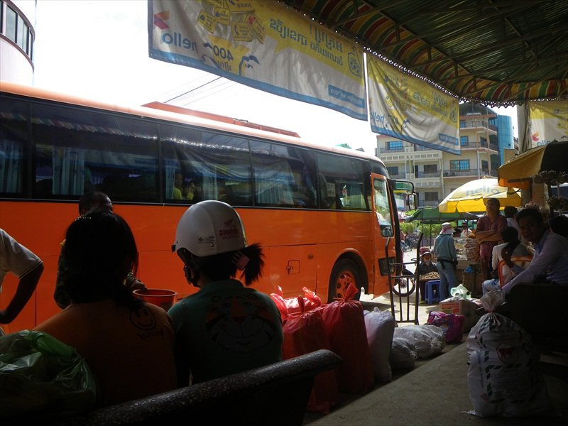 Taking the bus to Siem Reap/Bus nemen naar Siem Reap